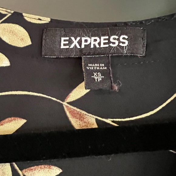 Express Floral Two Pocket Front Zip Shirt- Extra Small/Petit - Picture 5 of 9